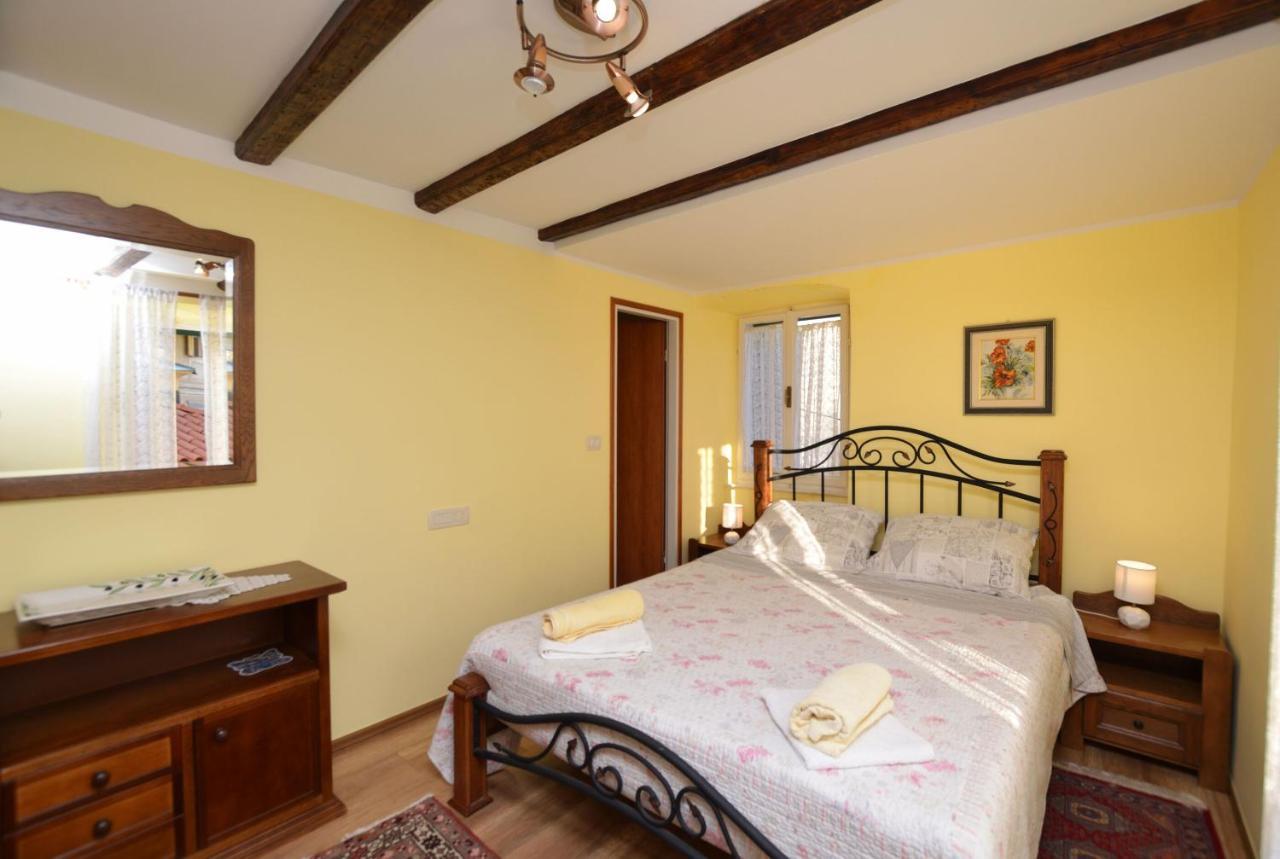 Stari Grad Apartamento *